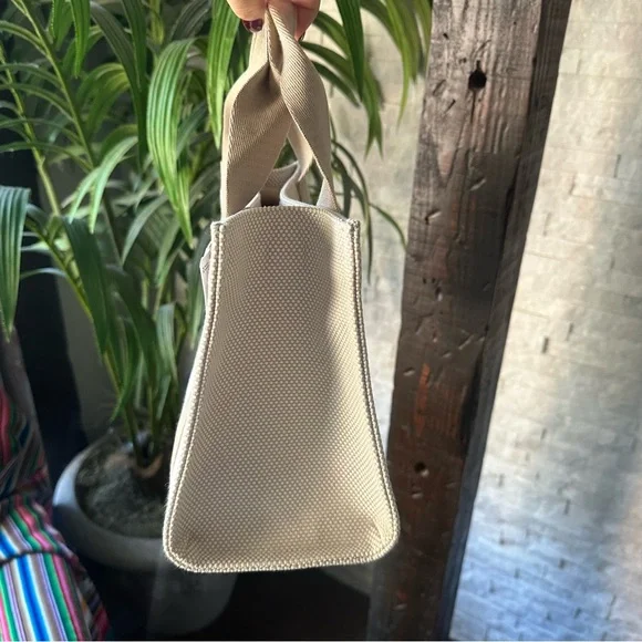 LULULEMON Two-Tone Canvas Mini Tote Bag 4.5L in Mojave Tan and Light Ivory NWT - Picture 5 of 10